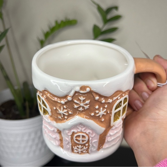 NEW Peppermint & Pine Gingerbread House Mug - Picture 5 of 5